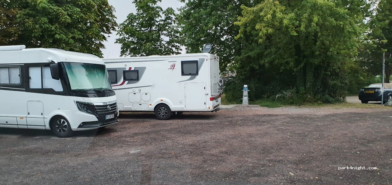 Wohnmobilstellplatz an der Sporthalle — foto 2