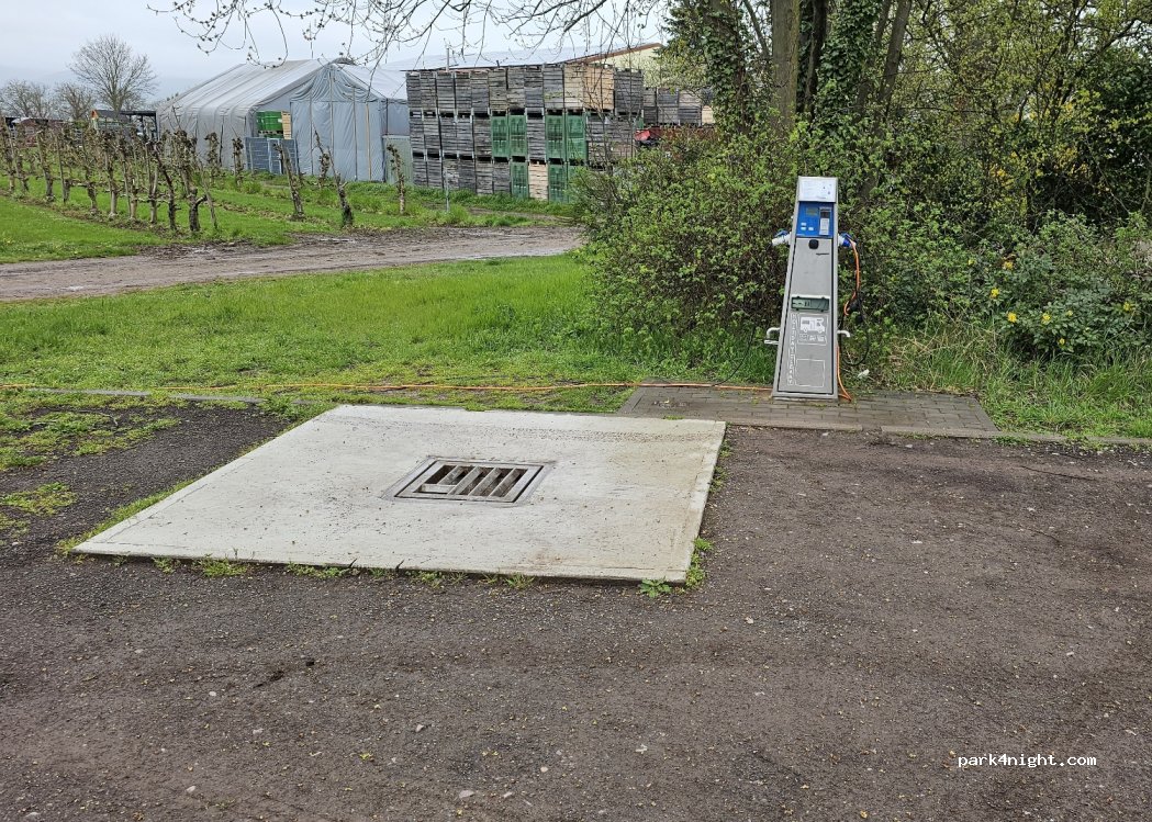 Wohnmobilstellplatz an der Sporthalle — foto 3