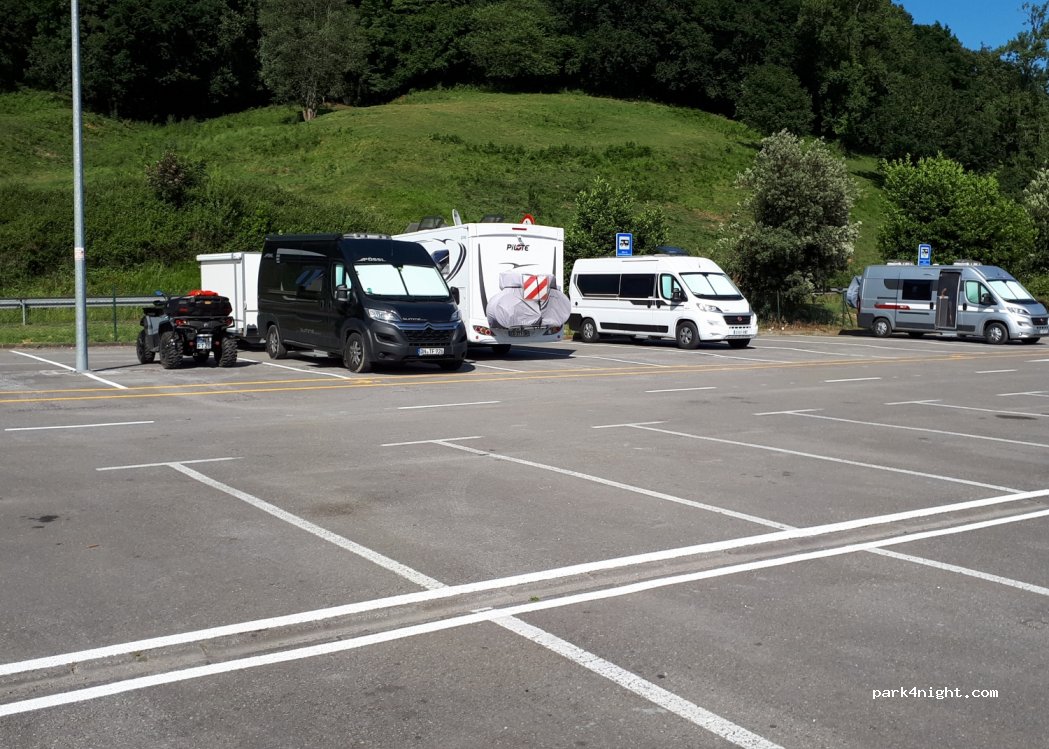 Area de Caravanas de Cangas de Onís — foto