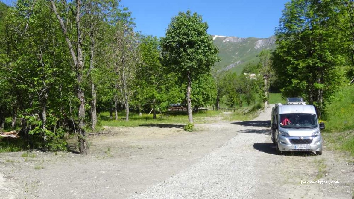 (73530) Saint-Jean-d'Arves - D926 — foto 3