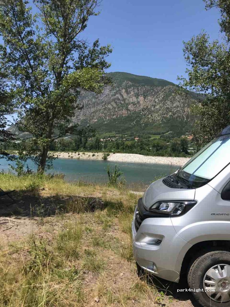 (05190) Rochebrune - L'Iscle des Plantiers — foto