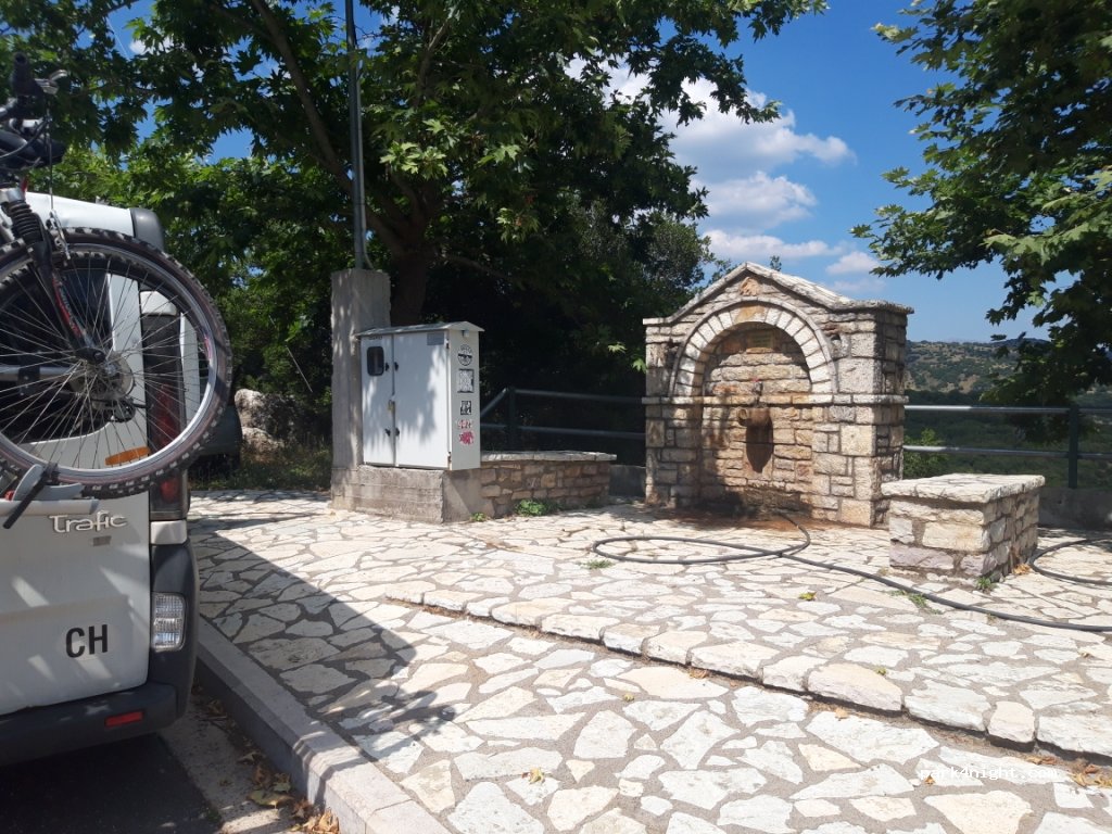 (250 04) Dafni - Eparchiaki Odos Ano Klitoria-Kontovazaina — foto