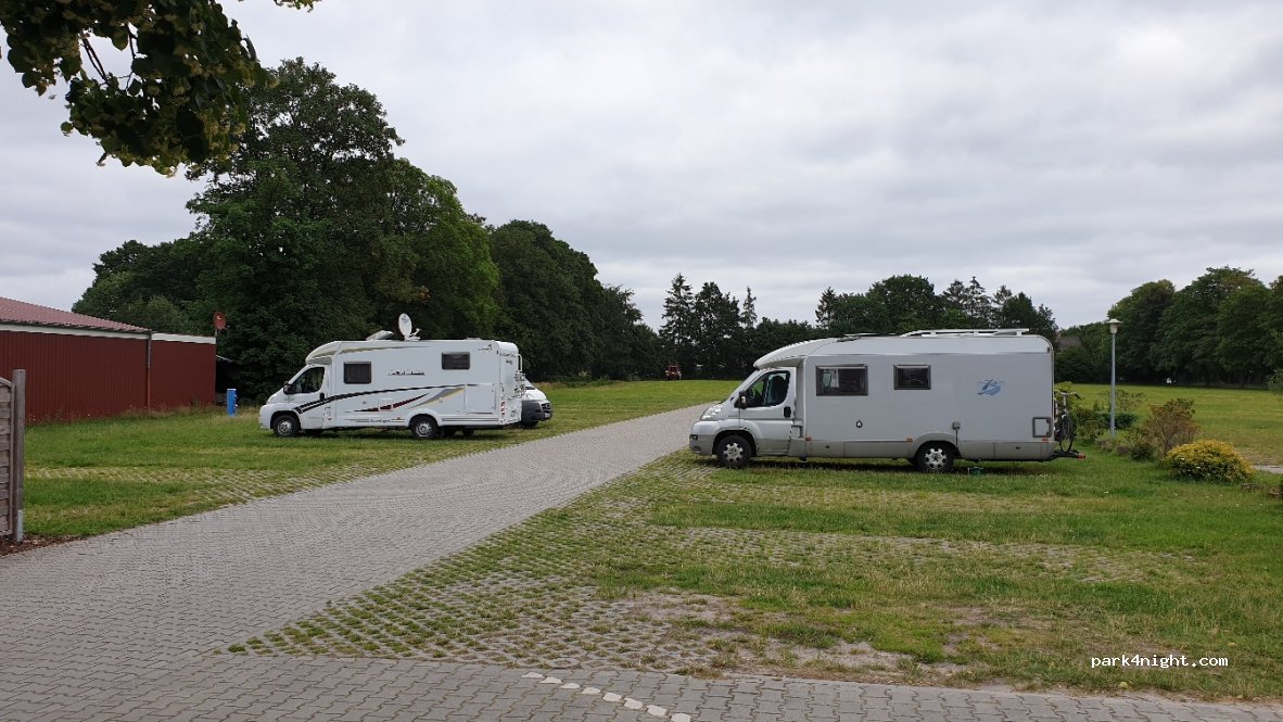 Wohnmobilstellplatz am Hotel Hilling — foto