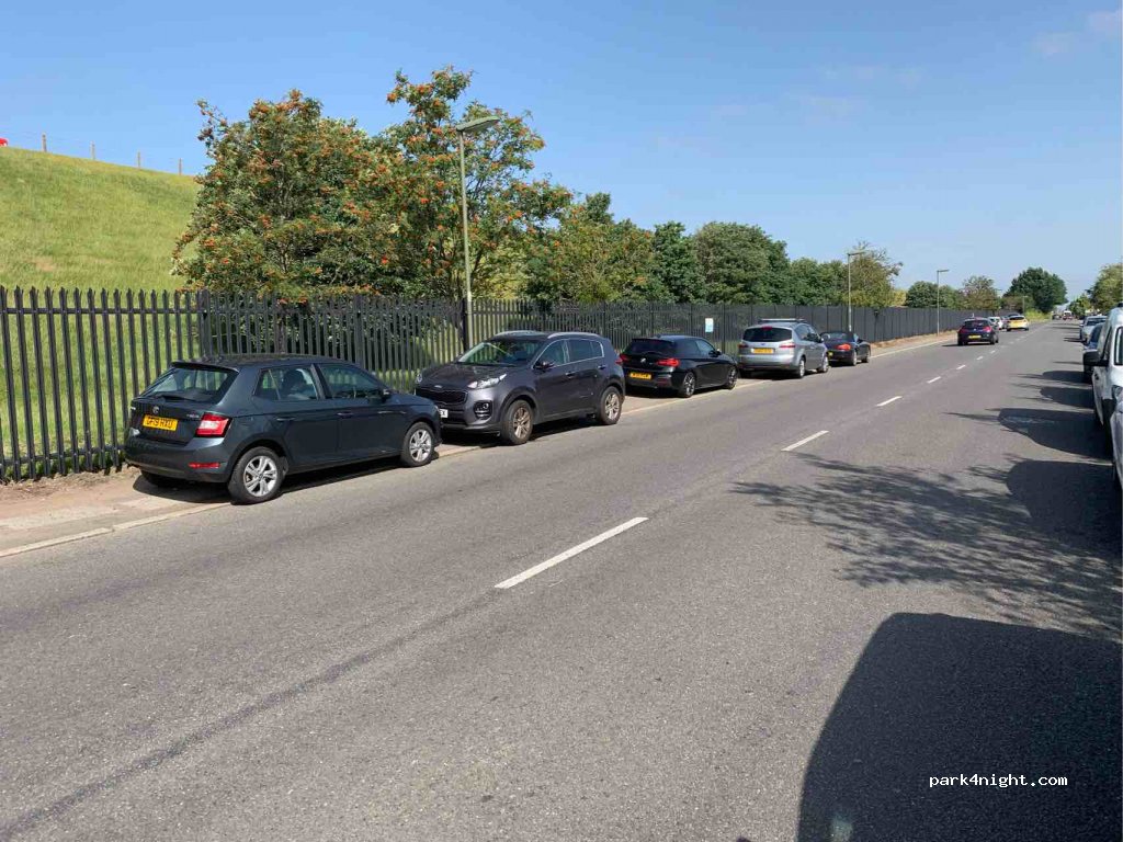 (TW15 1UE) Ashford - 51 Ashford Road — foto 2
