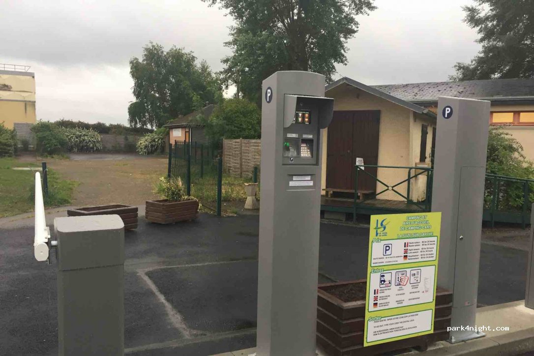 (72210) La Suze-sur-Sarthe - Avenue de la Piscine — foto 2