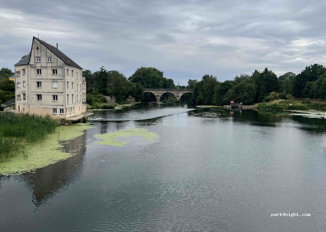 (72210) La Suze-sur-Sarthe - Avenue de la Piscine — foto 5