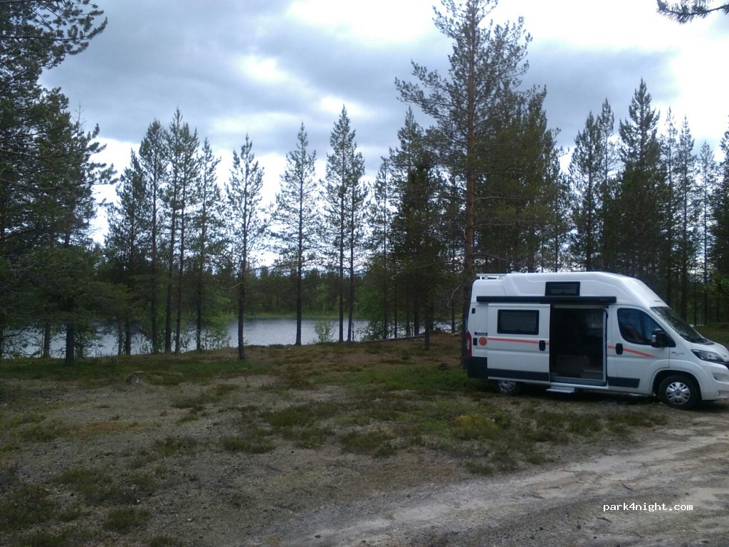 (982 07) Nattavaara - Unnamed Road — foto