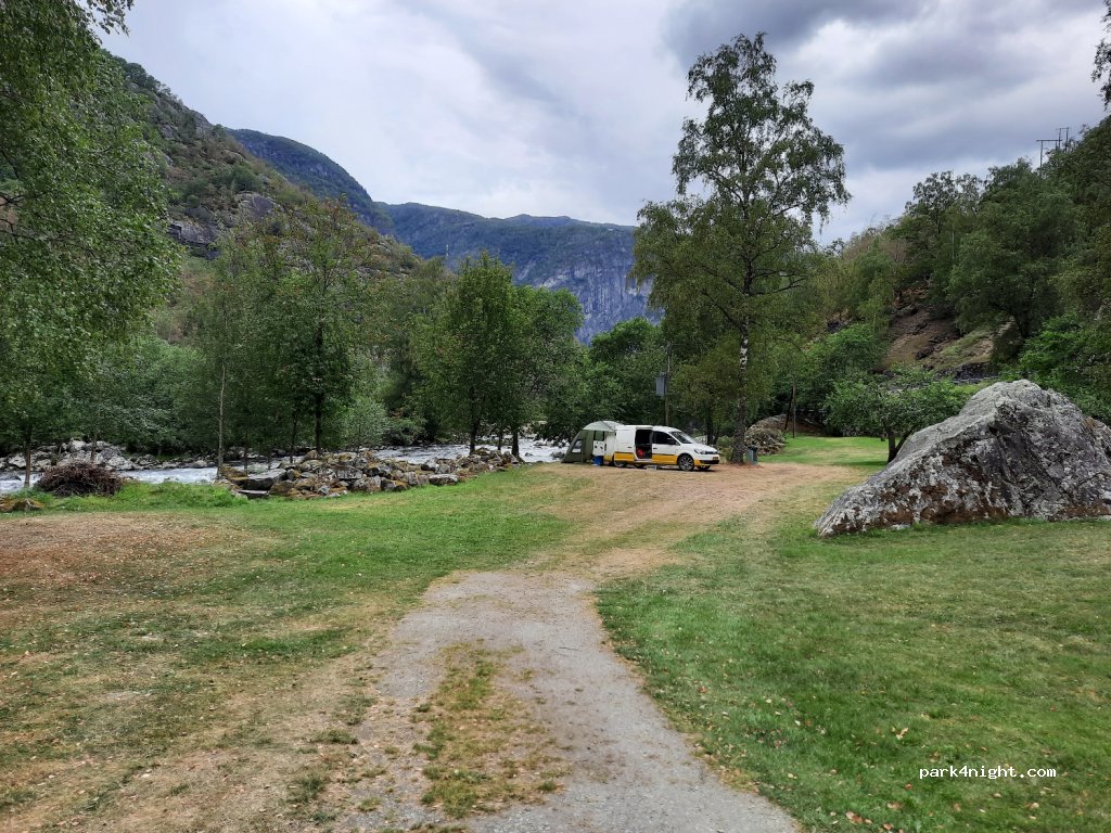 Finnasteinflåten Camping — foto