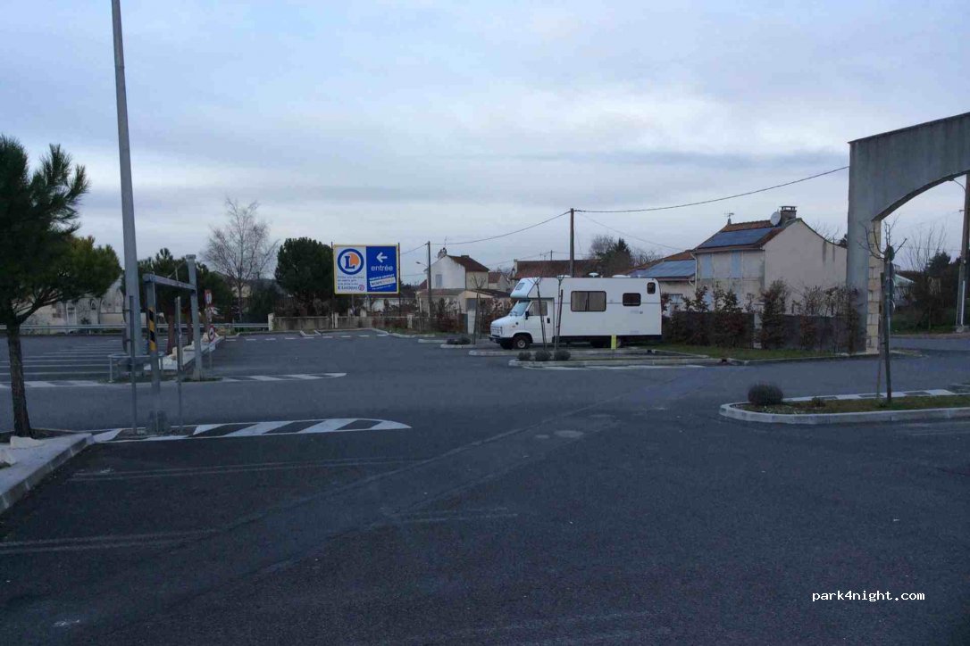(16300) Barbezieux-Saint-Hilaire - 7-9 Rue du Commandant Foucaud — foto 2