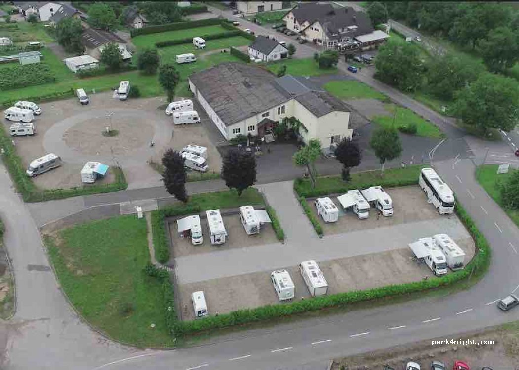 Wohnmobilstellplatz im Weinberg in Ernst — foto 2