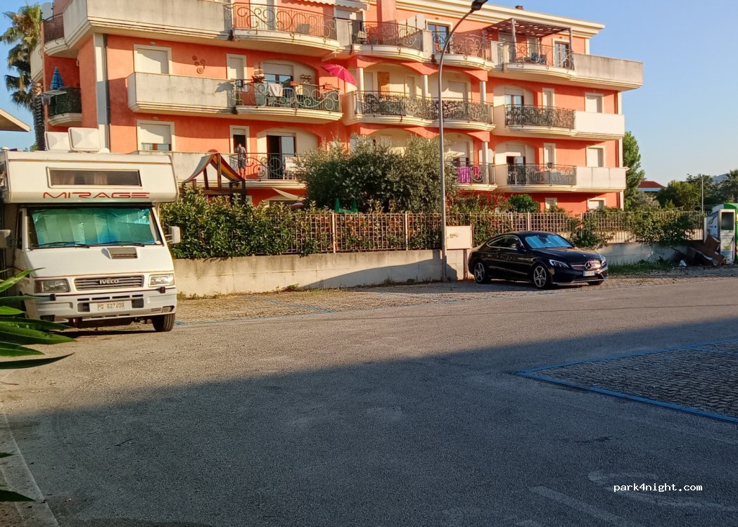 (64014) Martinsicuro - 416 Via Giacomo Leopardi — foto 3