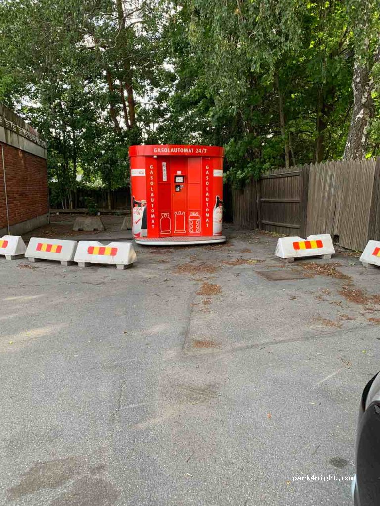 (135 53) Tyresö - 48 Vendelsövägen — foto