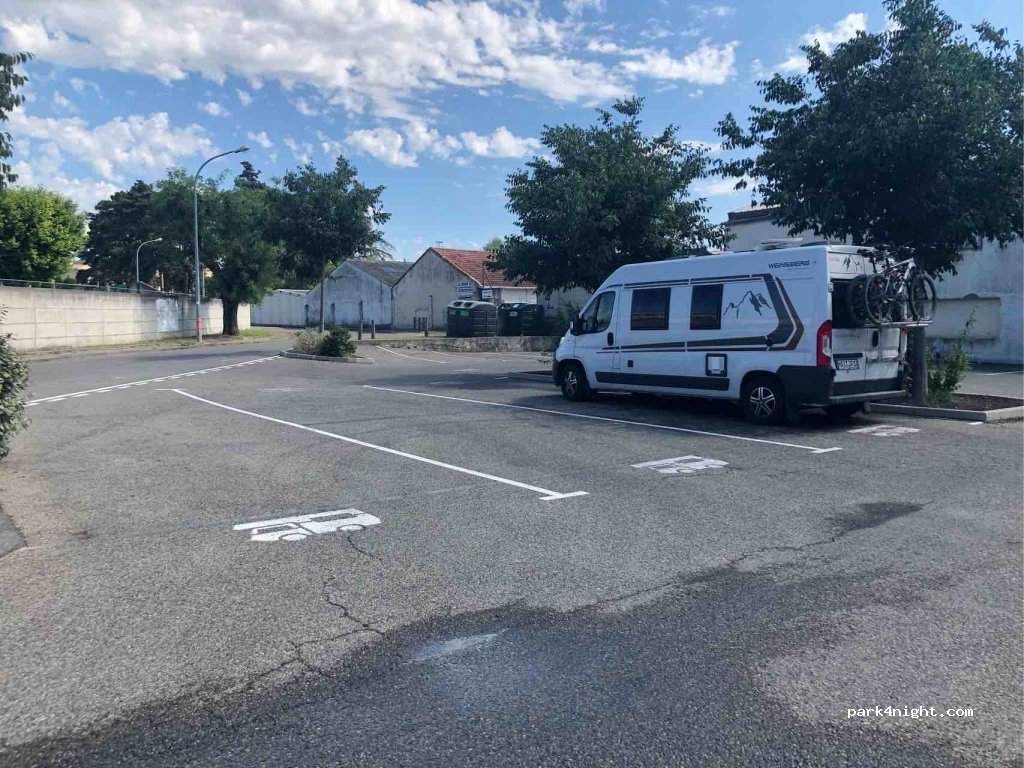 (84600) Valréas - Avenue Général Leclerc — foto 2