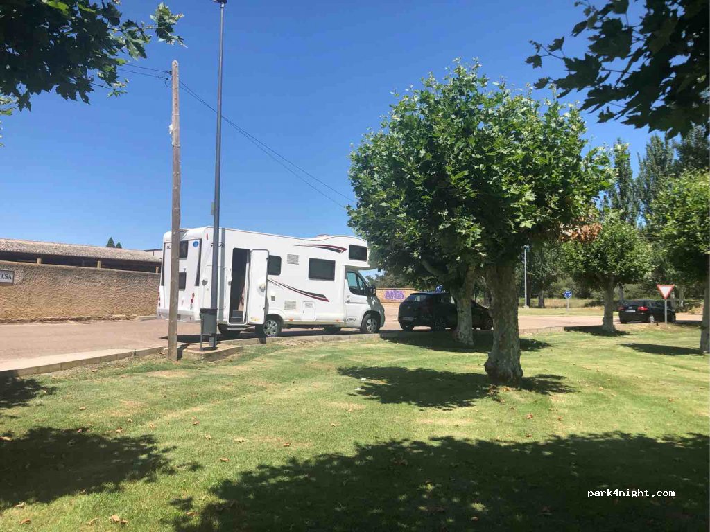 (49620) Santa Cristina de la Polvorosa - 7 Avenida Constitución — foto 2