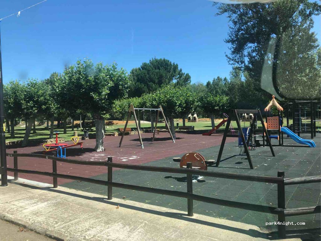 (49620) Santa Cristina de la Polvorosa - 7 Avenida Constitución — foto 4