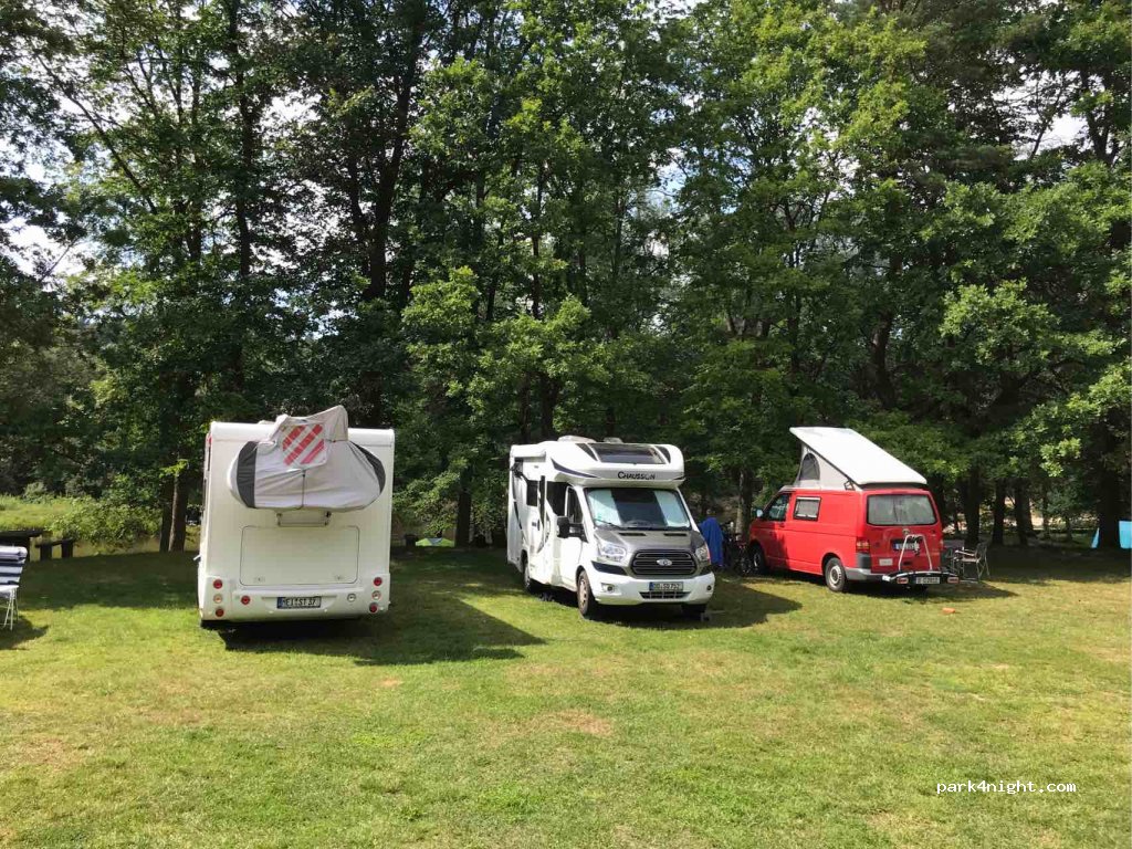 Boat Rent Makars / Camping Siguldas Pludmale — foto