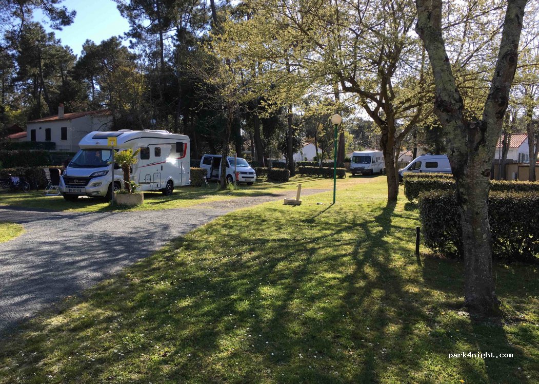 Camping 2 étoiles Les Genêts — foto