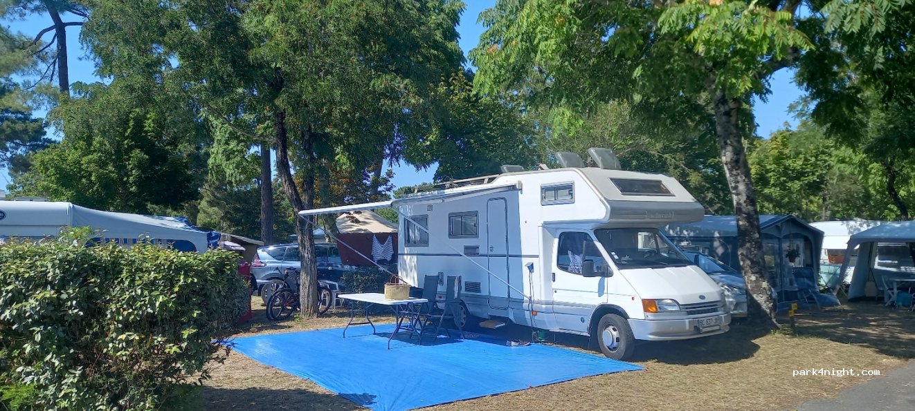 Camping 2 étoiles Les Genêts — foto 2