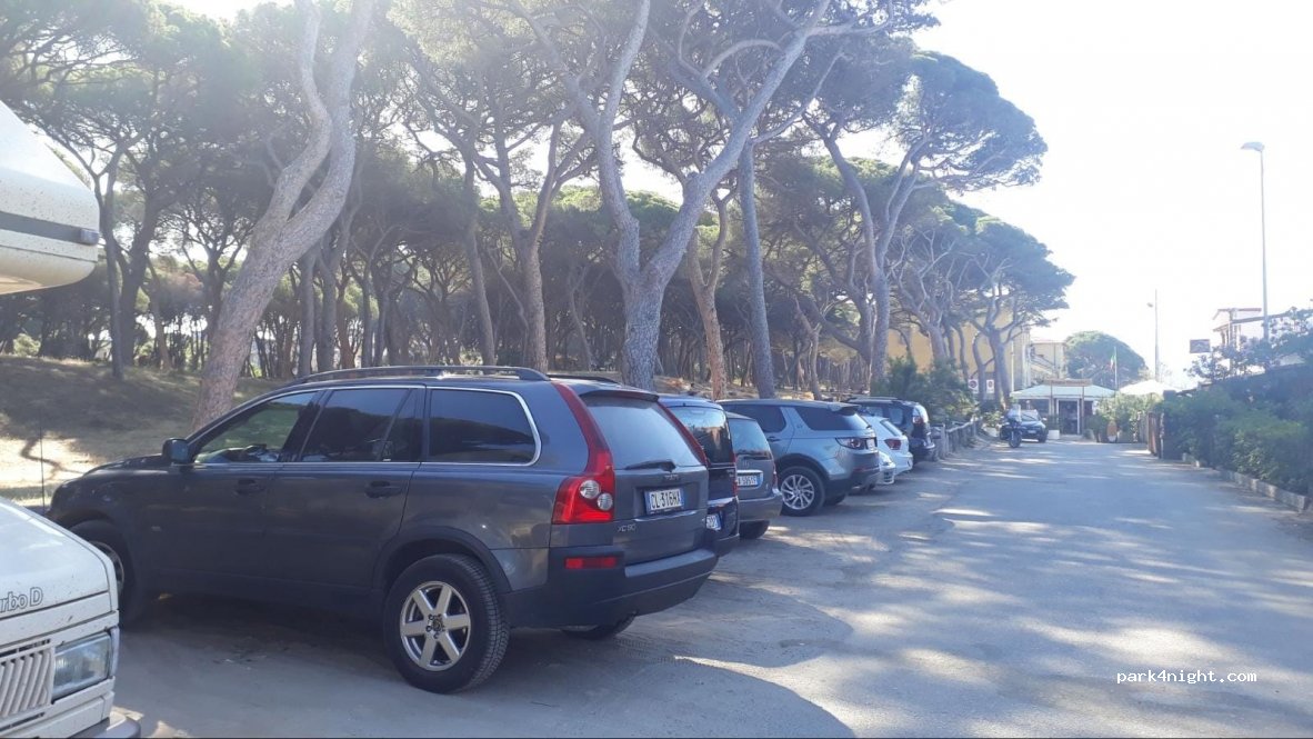 (58022) Follonica - 71 Via Spiaggia di Levante — foto