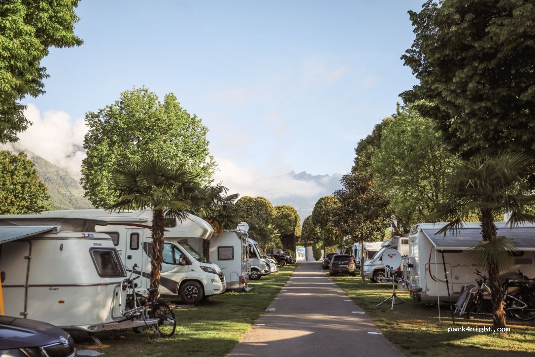 Schlosshof Luxury Camping Resort ***** 5 stars — foto 5