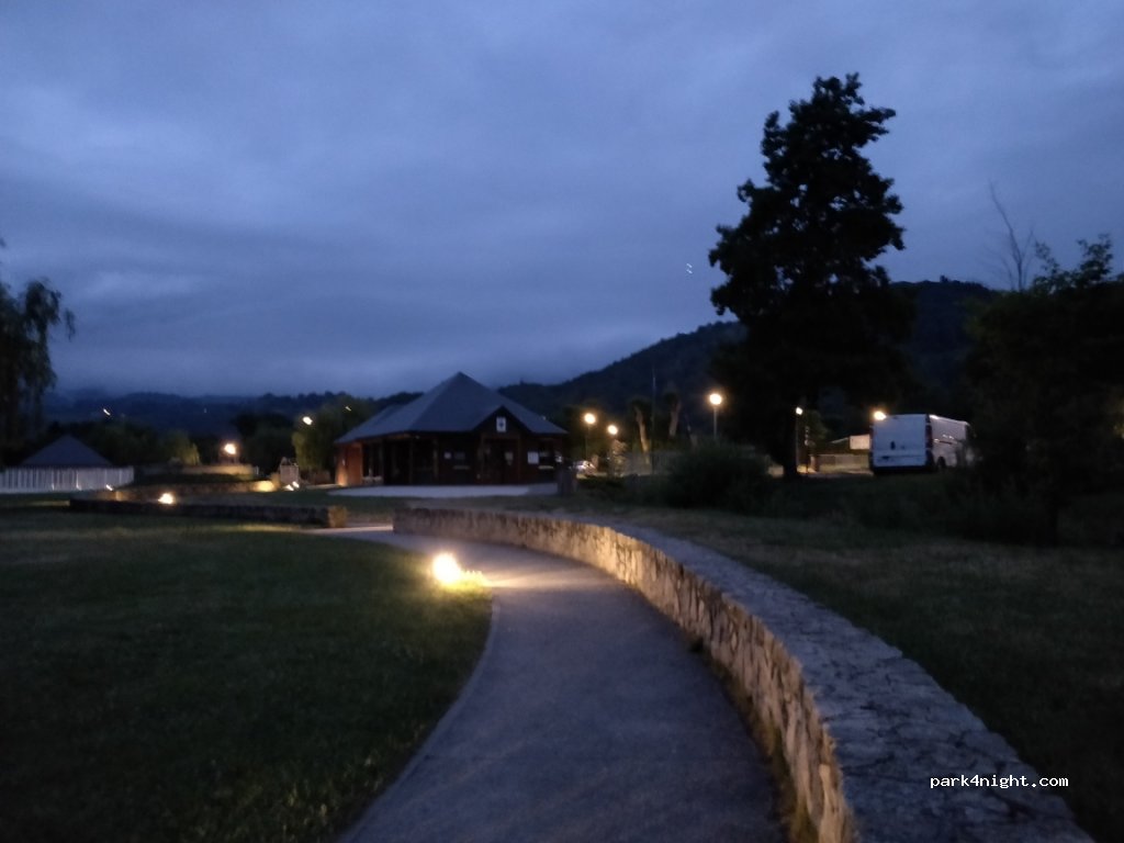 (63790) Chambon-sur-Lac - unnamed road — foto