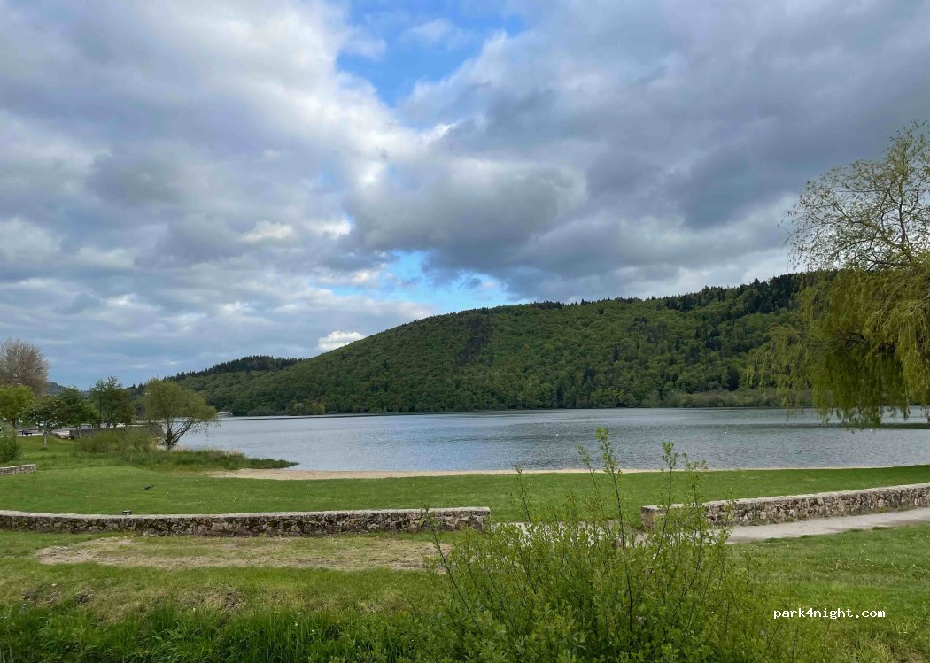(63790) Chambon-sur-Lac - unnamed road — foto 3
