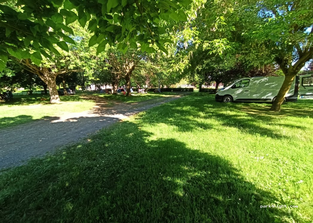 Aire de camping-car Labarthe-Rivière — foto 2