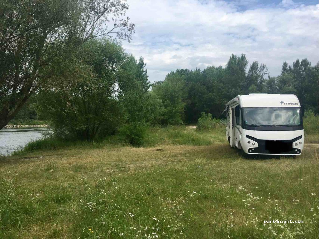 (927 05) Dlhá nad Váhom - unnamed road — foto