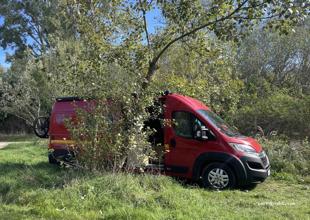 (927 05) Dlhá nad Váhom - unnamed road — foto 5