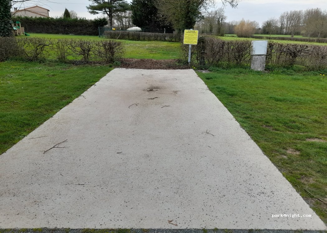 (85700) La Pommeraie-sur-Sèvre - rue des ponts — foto 3