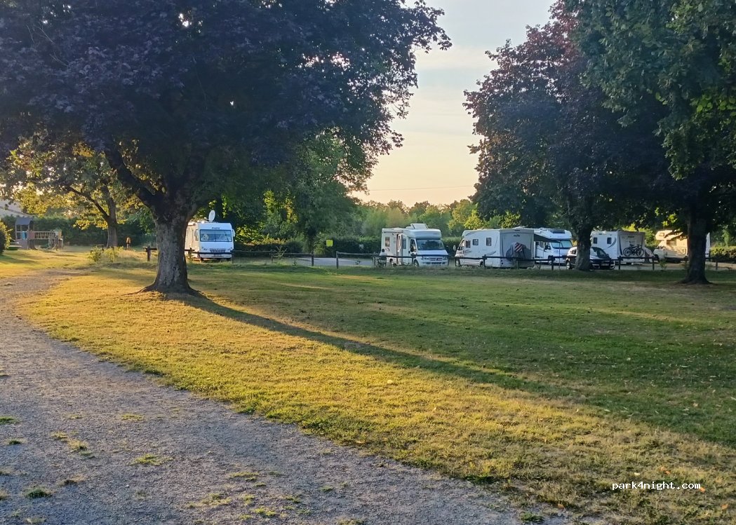 (85700) La Pommeraie-sur-Sèvre - rue des ponts — foto 4