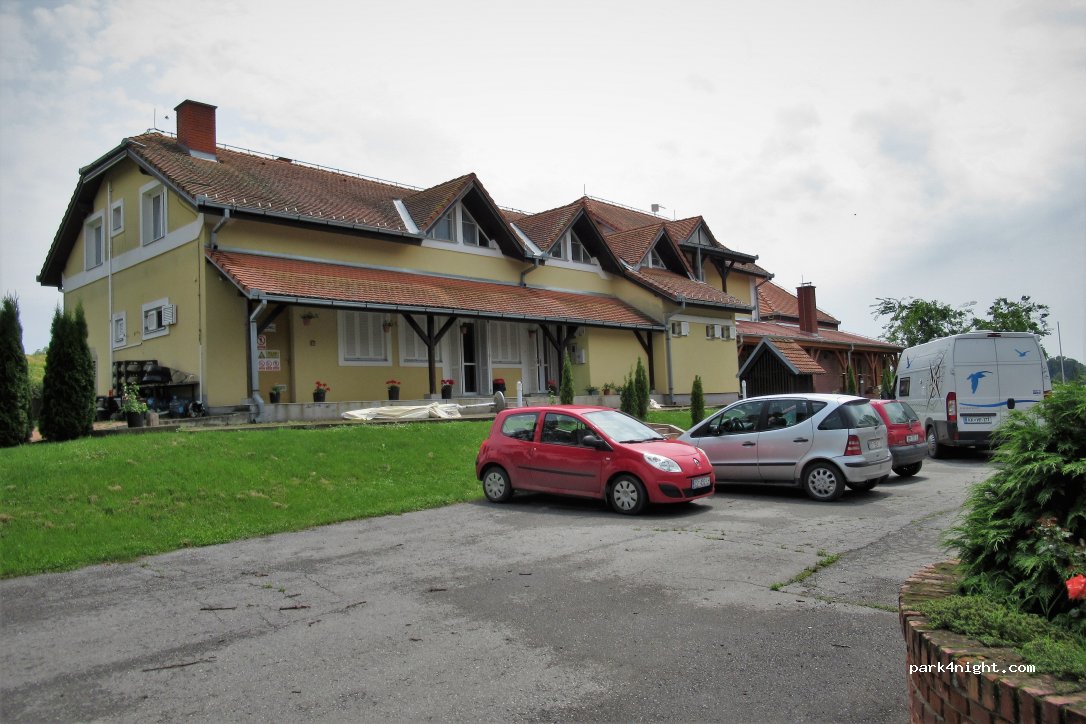 (31309) Kneževi Vinogradi - Unnamed road — foto