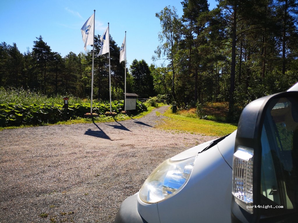 (613 41) Oxelösund - Våtmark parkeringen — foto 2