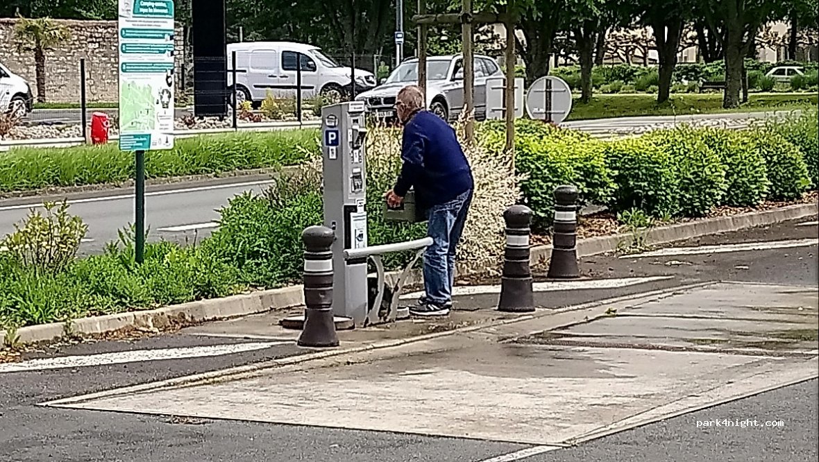 (85200) Fontenay-le-Comte - Avenue du Général de Gaulle — foto 4
