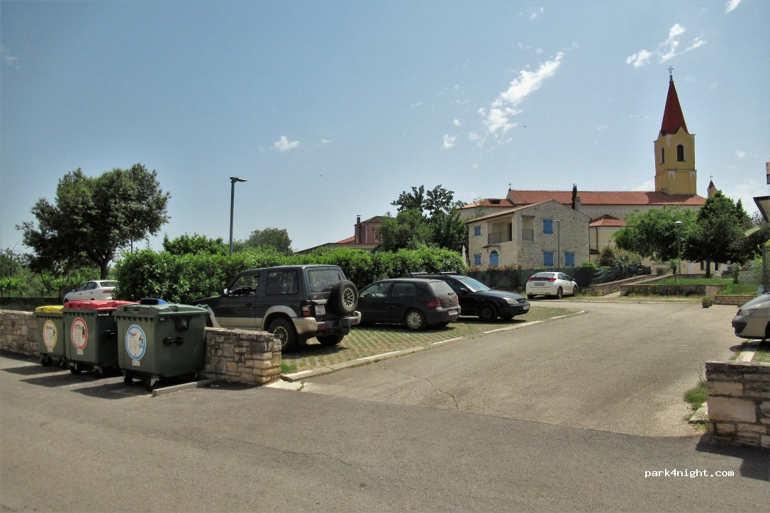 (52474) Brtonigla - 8 Giuseppe trg — foto