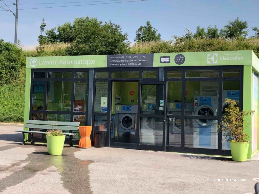 (39000) Lons-le-Saunier - 74 Boulevard Théodore Vernier — foto