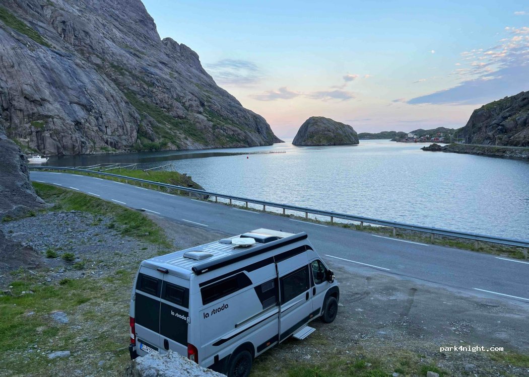 (8380) Bottelvika - 44-35 Sekundær Fylkesveg 807 — foto 4