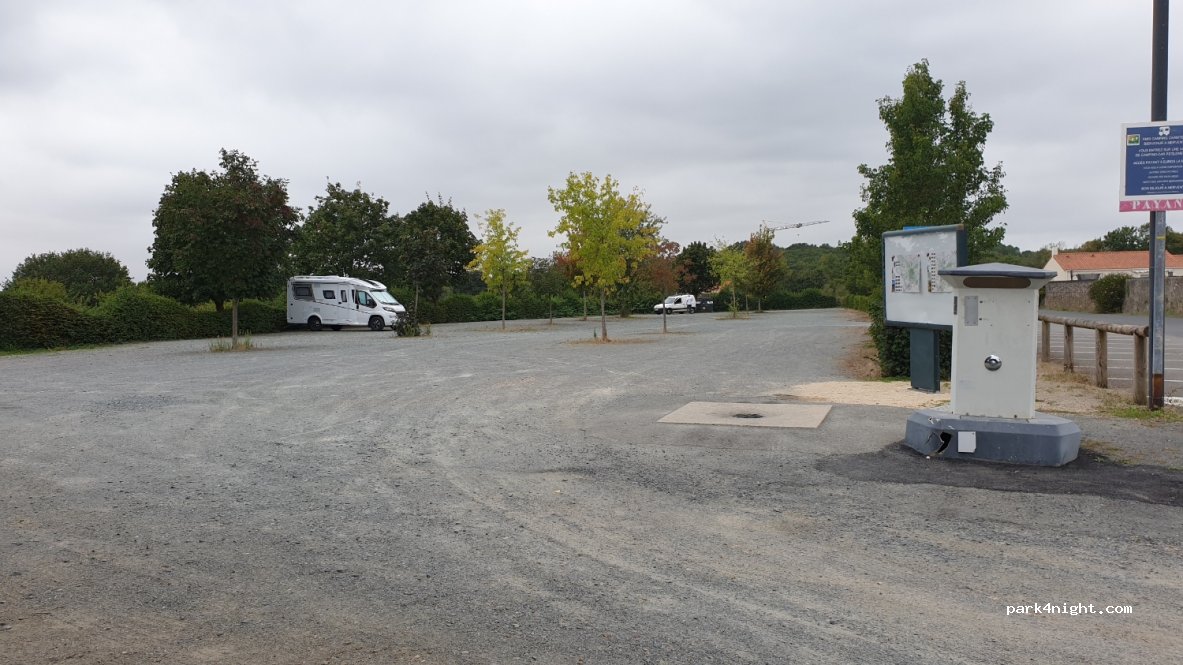 Parking du Chêne Tord | Mervent — foto