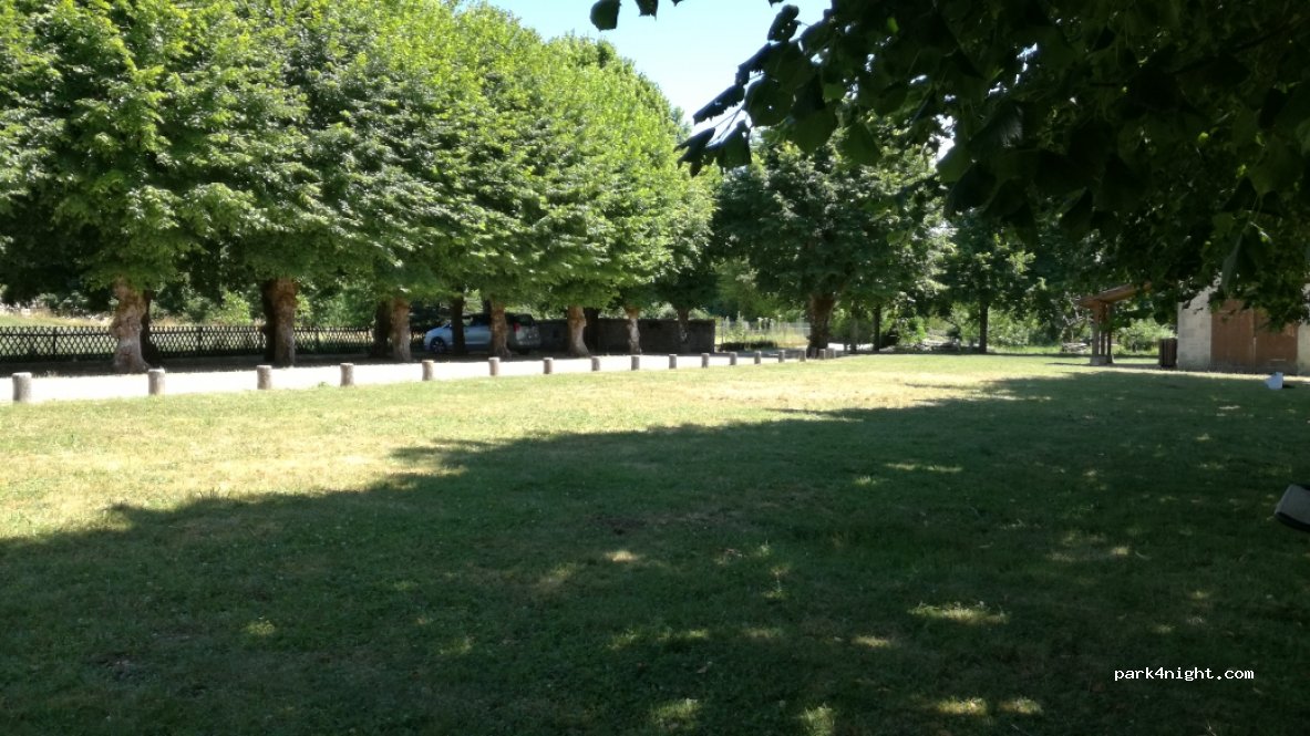 (10250) Courteron - 30 Grande Rue Chemin Départemental 971 — foto