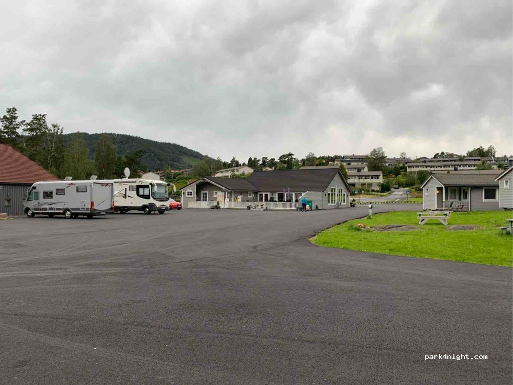 Husnes Camping og Gry Helge's Bar & Restaurant — foto