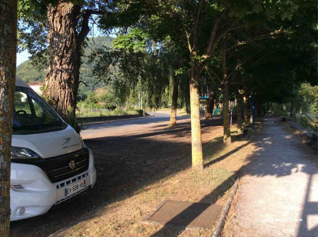 (12430) Le Truel - 11 La Cité — foto