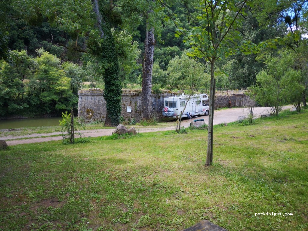 (82140) Feneyrols - Village — foto