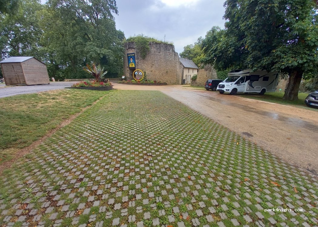 (79300) Bressuire - 8-10 Rue du Château — foto 3