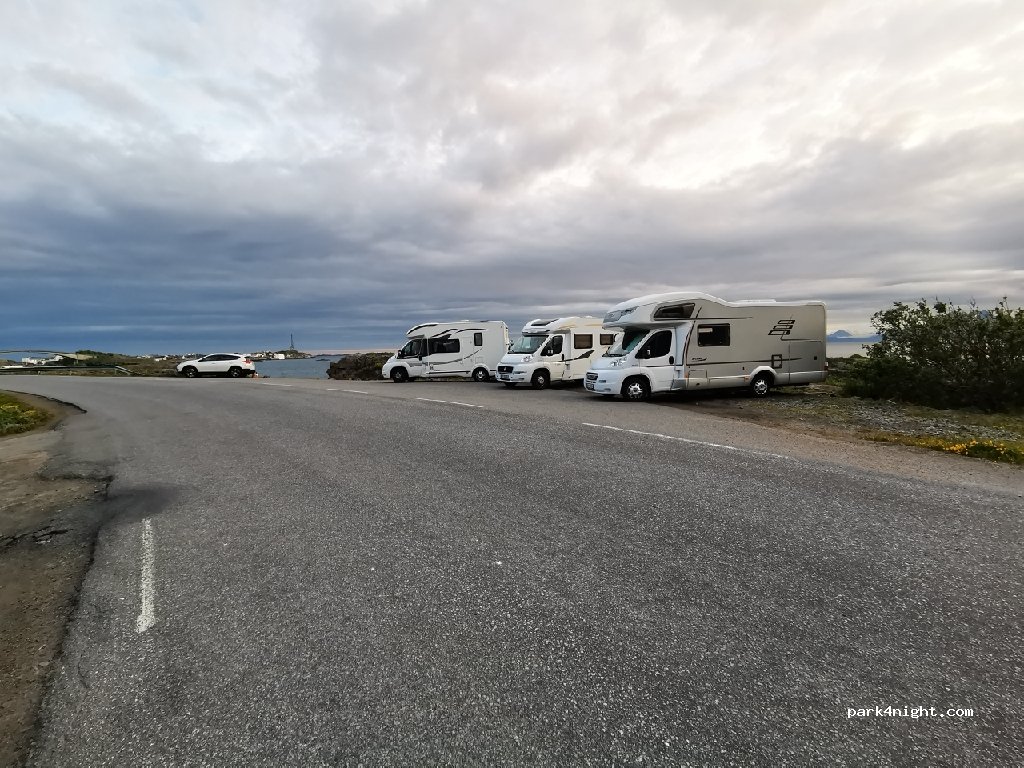 (8312) Henningsvær - 257 Henningsværveien — foto