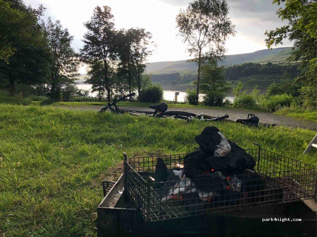 (SK13 1JF) Glossop - B6105 — foto