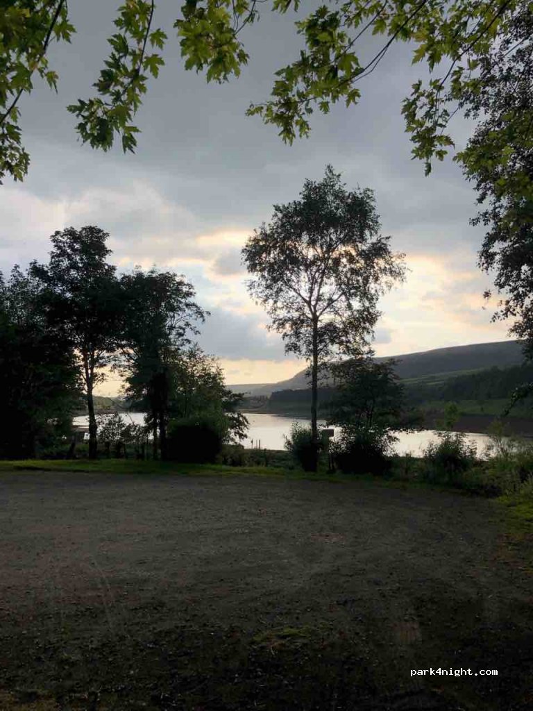 (SK13 1JF) Glossop - B6105 — foto 2