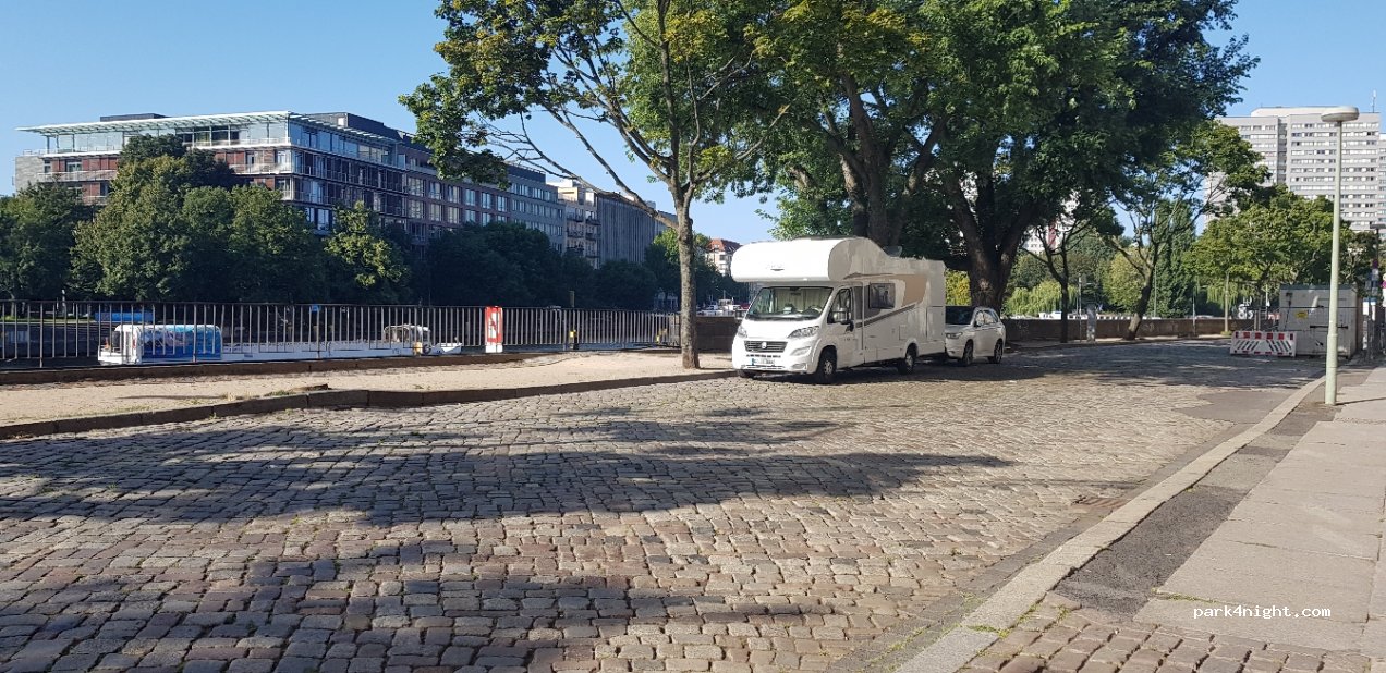 (10179) Berlin - 13 Rolandufer — foto