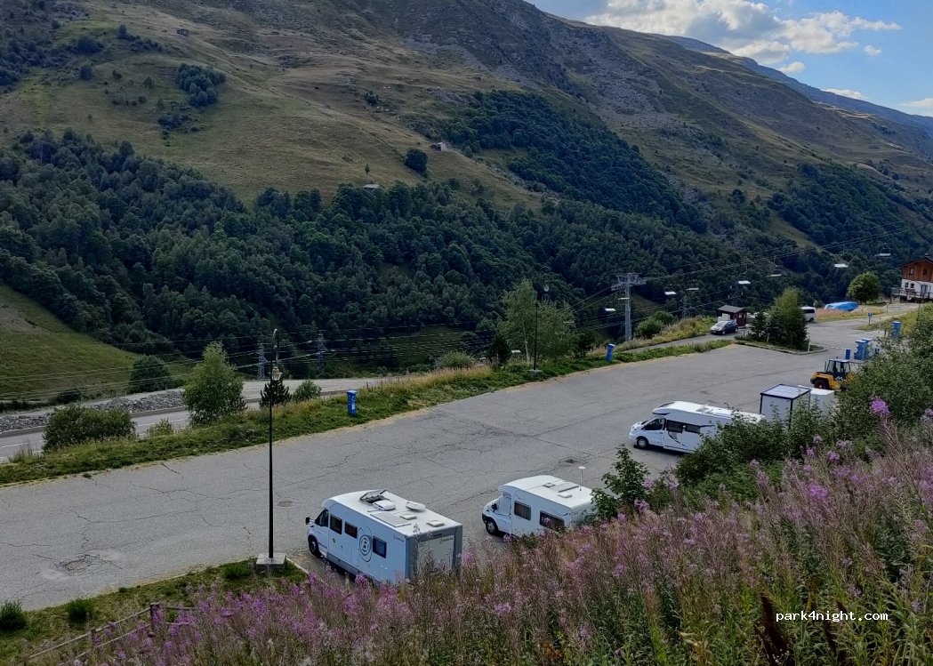 Aire Camping Car Les Menuires — foto 2