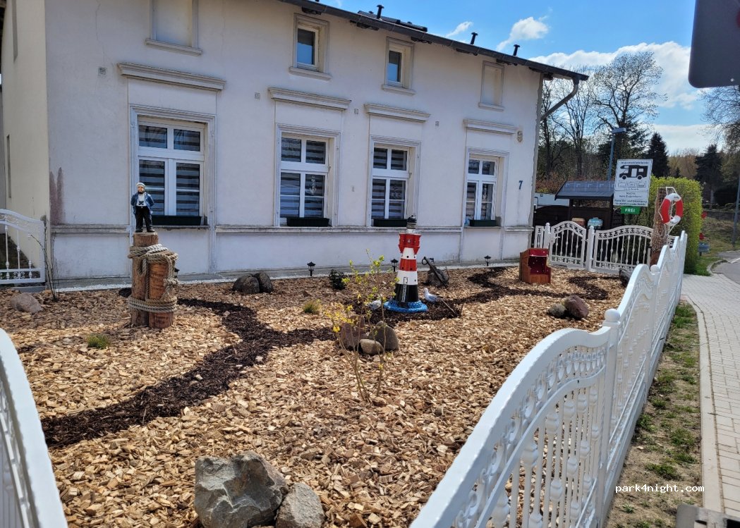 Wohnmobil Stellplatz am Bahnhof — foto