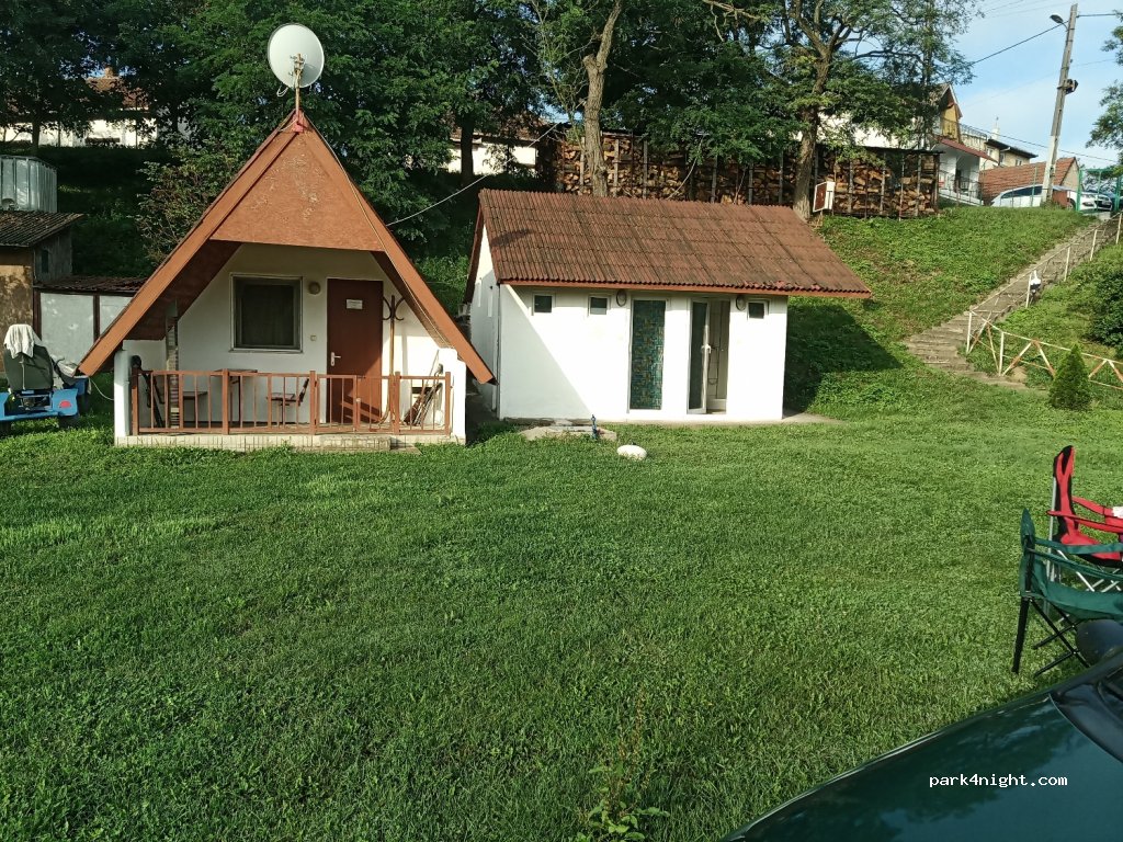 Pensiunea Dorr (+camping) — foto